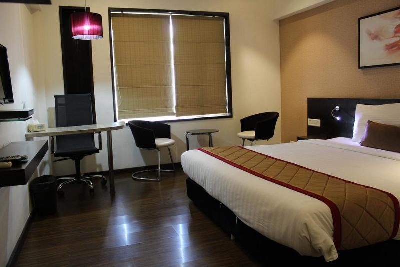 Hotel Siesta Hinjewadi Pune Bagian luar foto